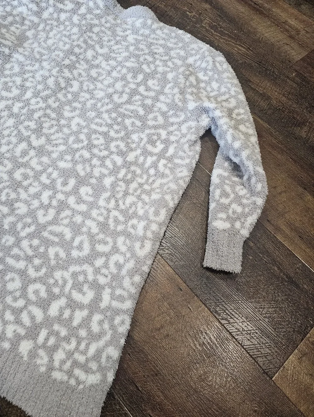 Pink Lily Cozy Open-Front Leopard Print Cardigan Light Gray & White -  Women's M